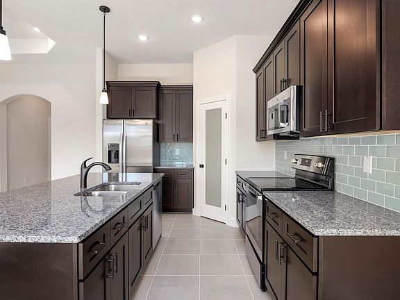 3rd image of 215 Park Cir
