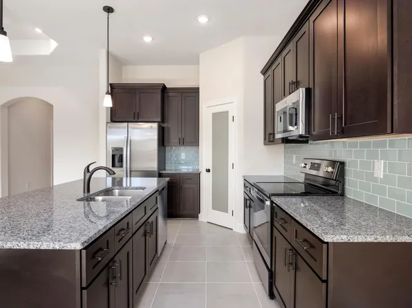 215 Park Cir, Hondo, TX 78861