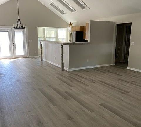 3rd image of 5425 SE 42nd Ct