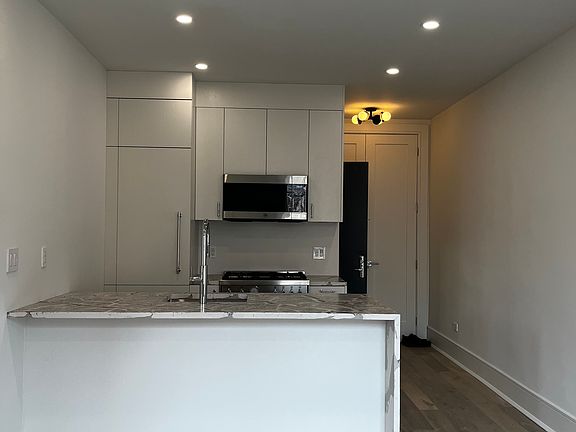 3rd image of 458 W 20th St APT 4A