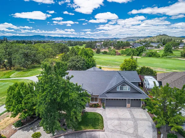 1085 Oak Grove Ct, Eagle Pt, OR 97524