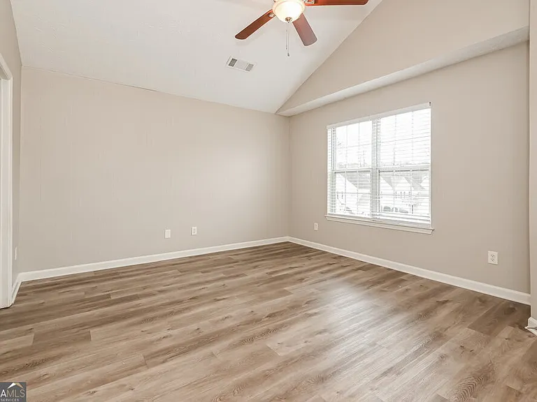 425 Village Bluff Dr — Photo 10