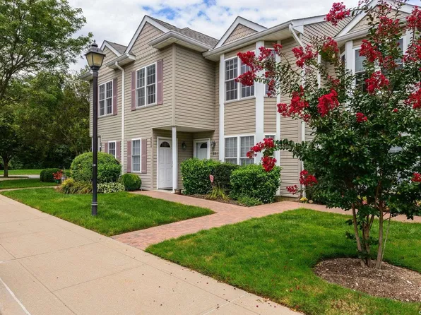 880 Verona Drive #880, Melville, NY 11747