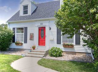 931 25th St SE, Cedar Rapids, IA 52403