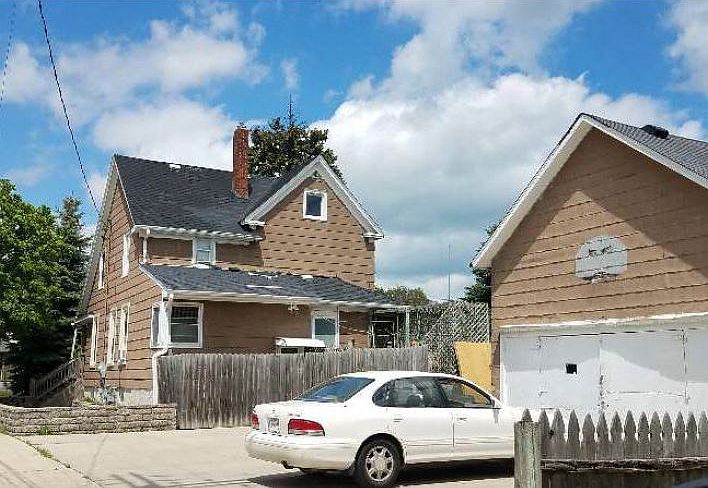 2nd image of 3127 60th St
