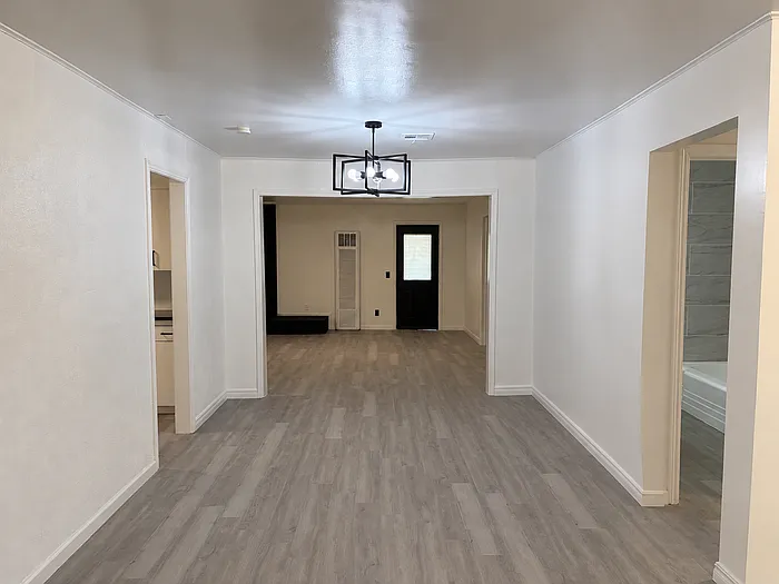 3 bed, 2.0 bath, 1885 sqft, $1,795 — Photo 4