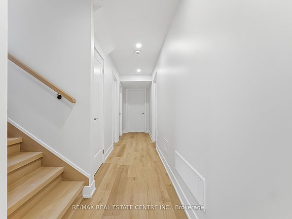 5th image of 11 Bentley Dr #Basement
