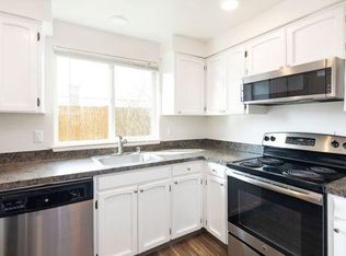 17527 83rd Pl NE APT B, Kenmore, WA 98028