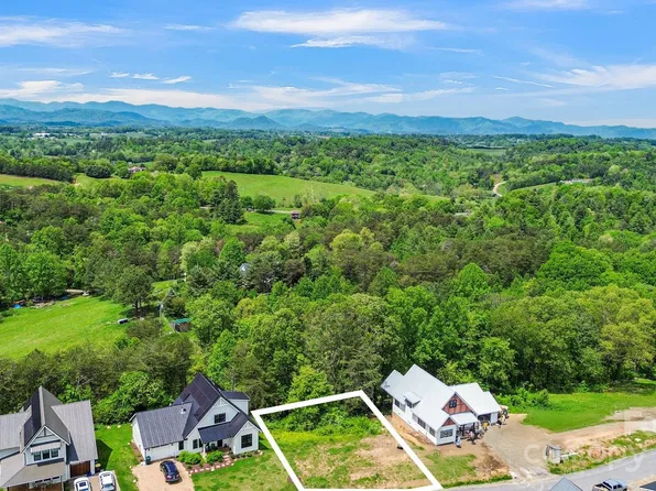 230 Westridge Farm Rd #15, Asheville, NC 28804