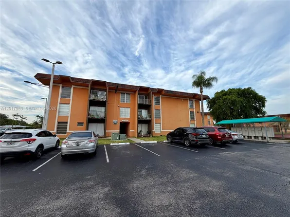 9429 SW 76th St APT W25, Miami, FL 33173