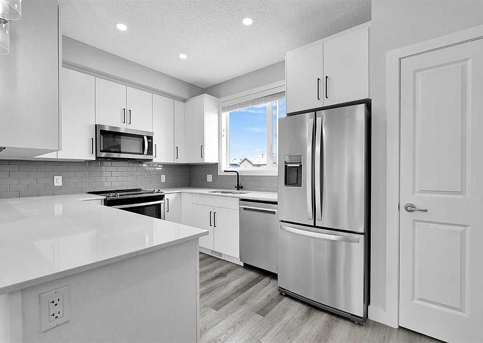1st image of 16 SE Evanscrest Park NW #512