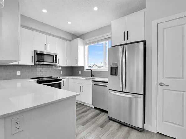 16 SE Evanscrest Park NW #512, Calgary, AB T3P 1R3