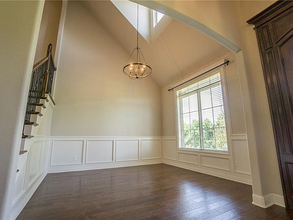 3rd image of 6393 E Mission Blvd