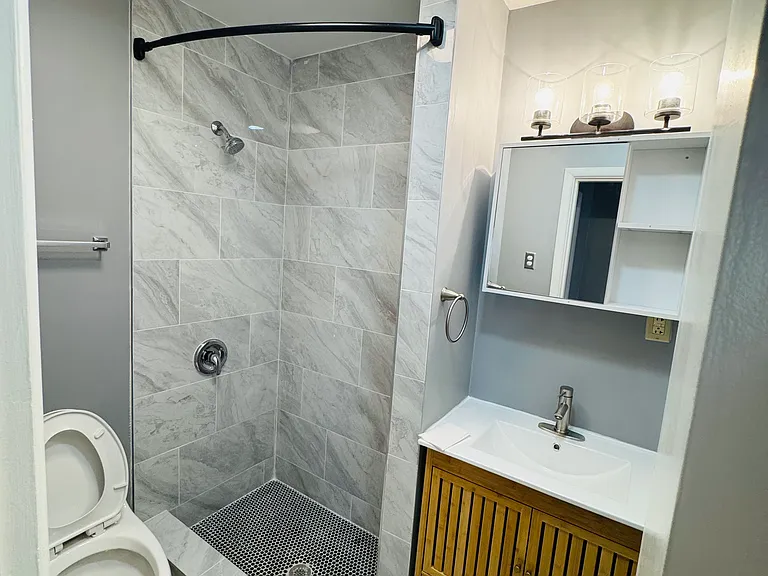 8000 Livingston Dr — Photo 8