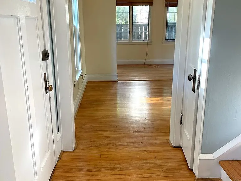 1404 E Park Pl — Photo 3