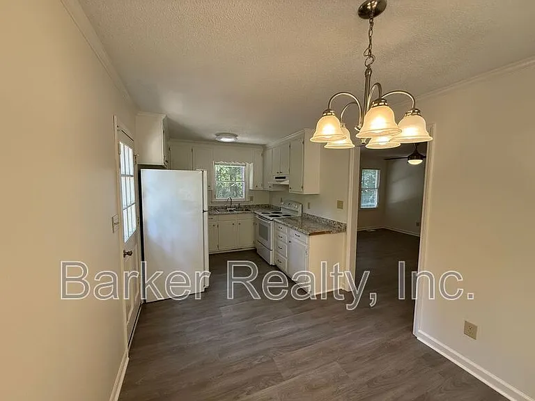 1506 Macdonald Ave — Photo 4