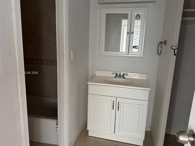 7545 E Treasure Dr #5G — Photo 6