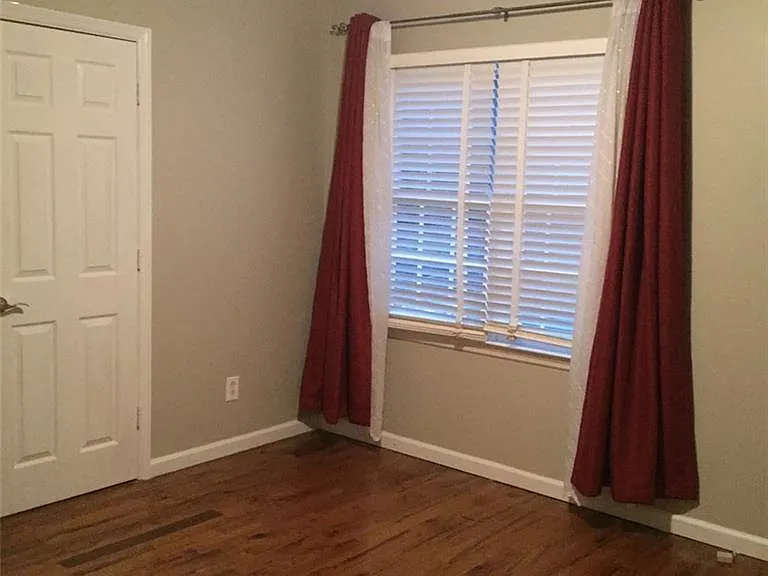 7070 Derby Ct — Photo 3