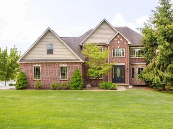 1372 Pond Bluff Way, Brighton, MI 48114