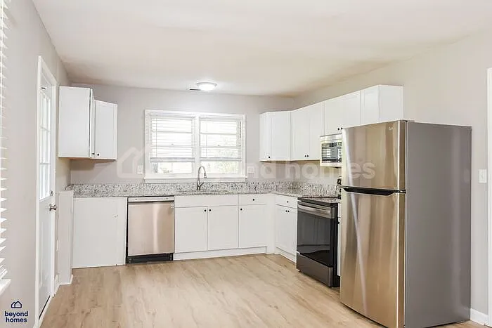 935 James Ave — Photo 7