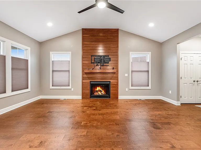 1352 Creeks Edge Dr — Photo 7