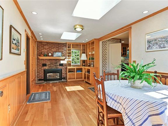 4th image of 11 Knollwood Ave