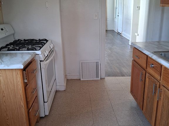 4th image of 19841 Monterey Ave