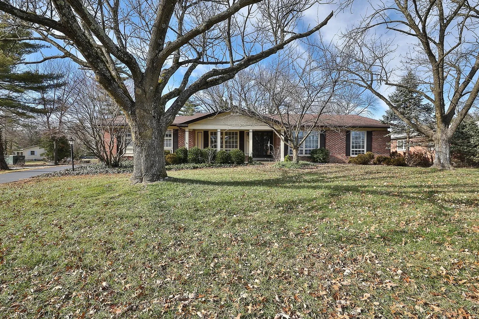 323 Sudbury Ln photo 1