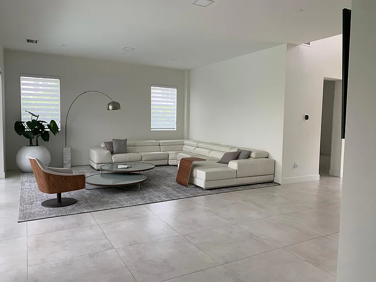 10045 NW 76th Ter — Photo 13