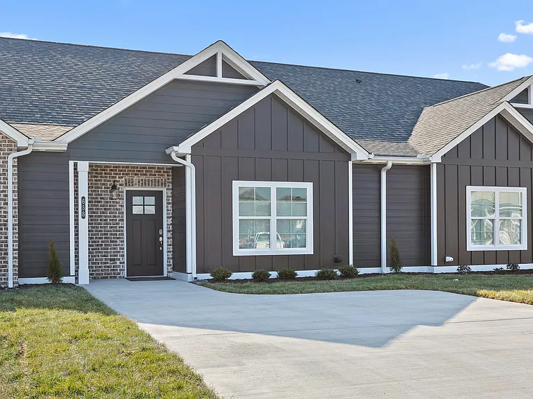 658 Bellingham Dr NE — Photo 32