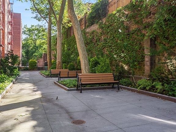 4th image of 651 Vanderbilt Ave #2M