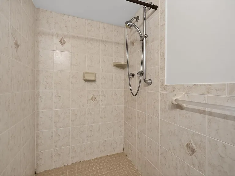9404 Woodington Dr — Photo 36