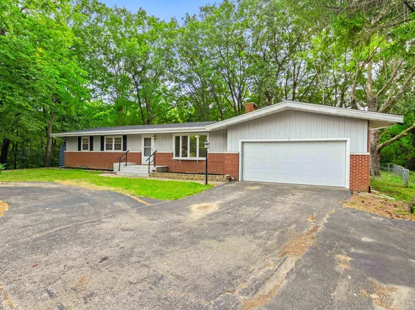 5127 N Karen Ct, Peoria, IL 61615