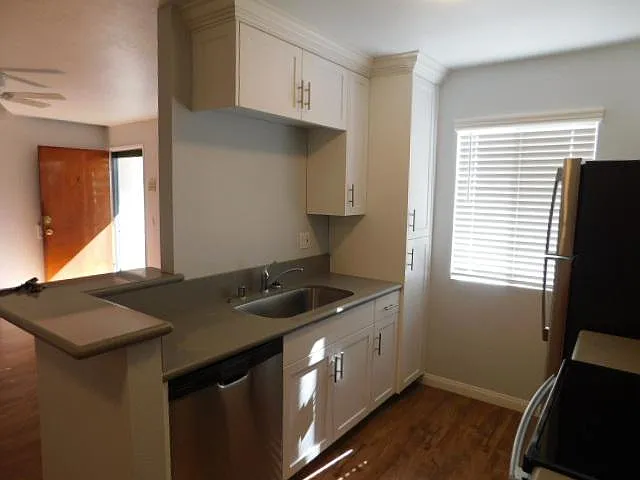 4267 Winona Ave #2 — Photo 8