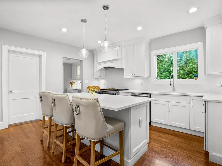 20 Elk Ave — Photo 16