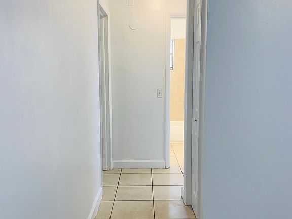 4th image of 16110 NE 19th Pl APT 4