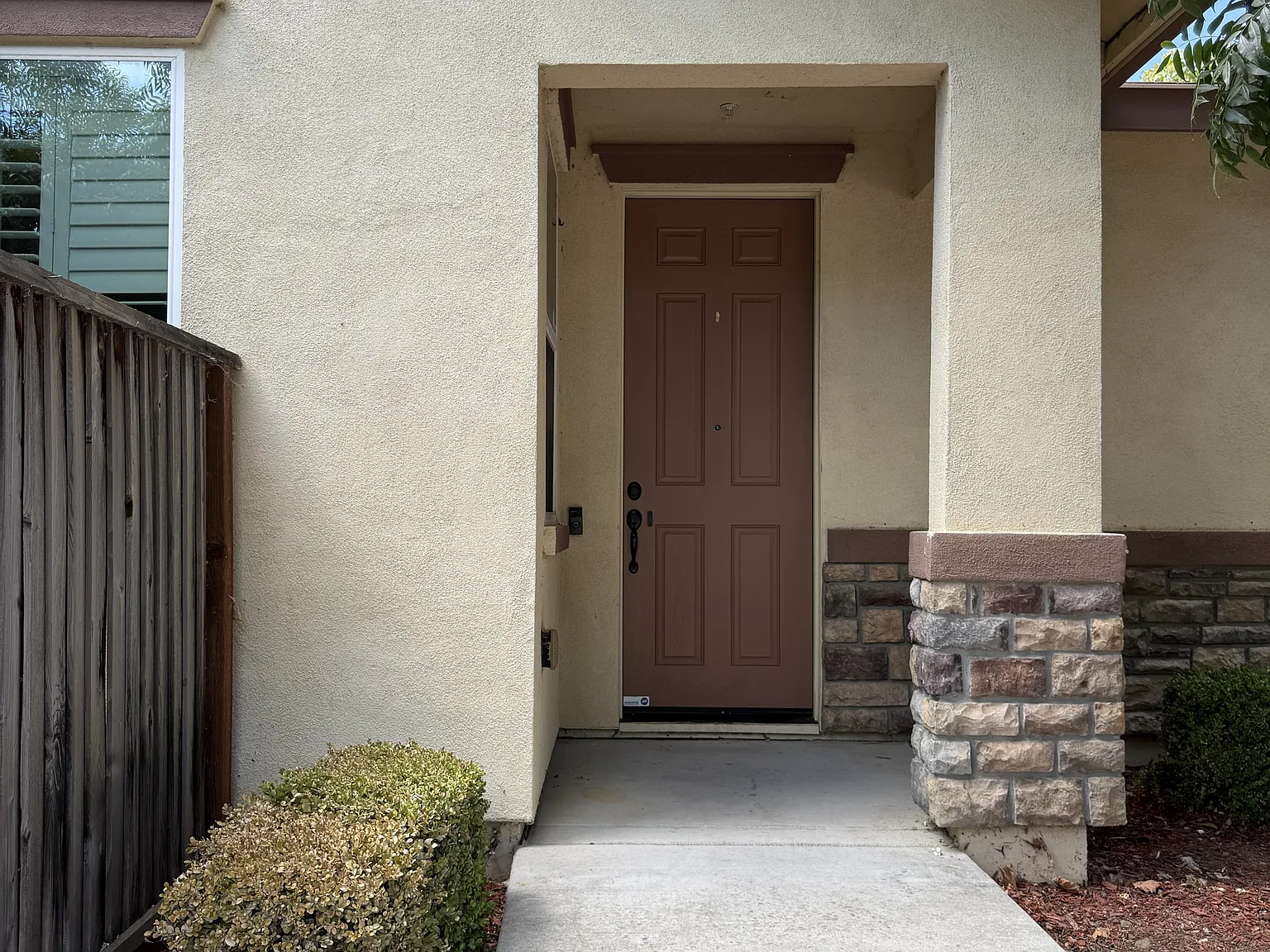 4 bed, 2656 sqft, $5,200 — Photo 3