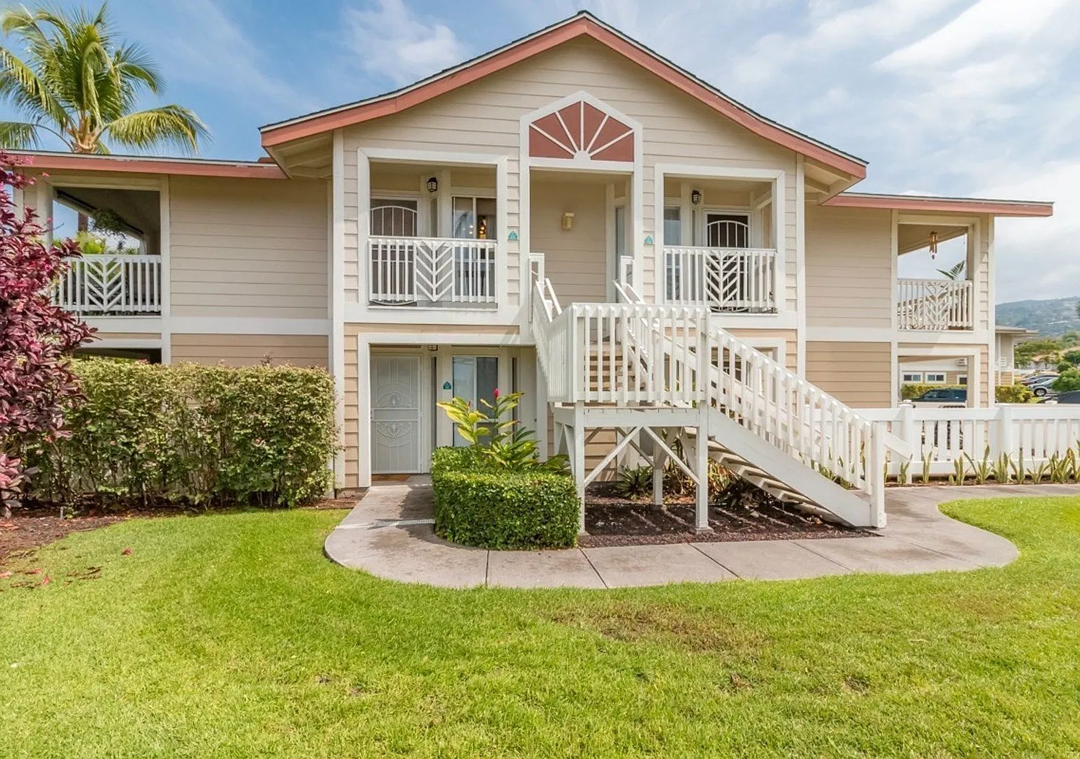 2 bedroom 2 bath furnished upstairs condo at Alii Lani — Photo 1