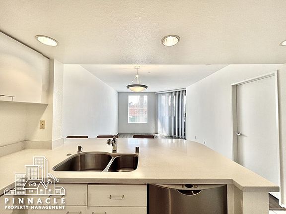 4th image of 1211 Cabrillo Ave Unit 203