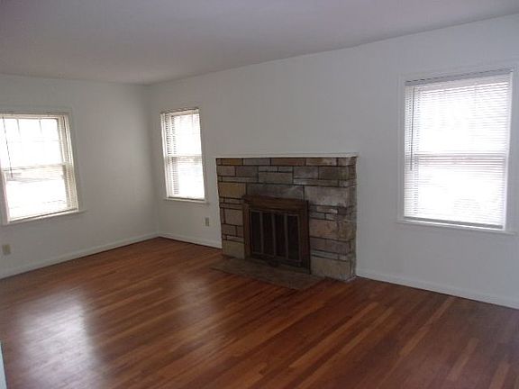 2nd image of 455 W Breckenridge St