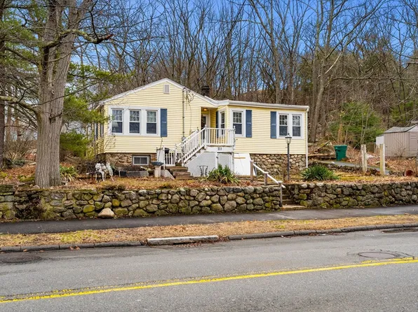 111 Den Quarry Rd, Lynn, MA 01904