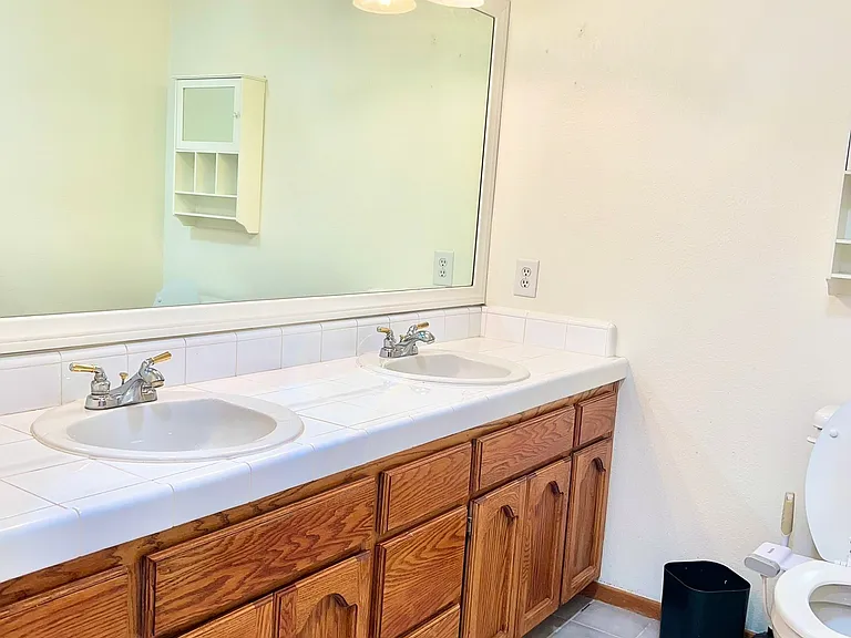 14700 Voltaire Dr — Photo 19
