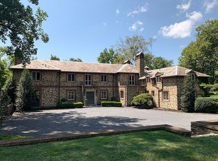 939 Parkes Run Ln, Villanova, PA 19085