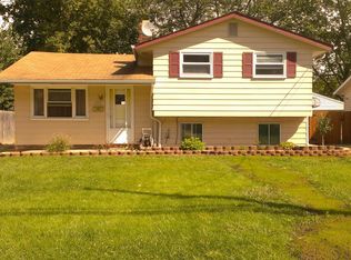 217 Parkway Dr, Eastlake, OH 44095