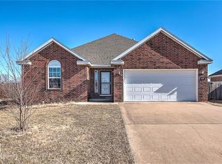 511 Dogwood St, Centerton, AR 72719