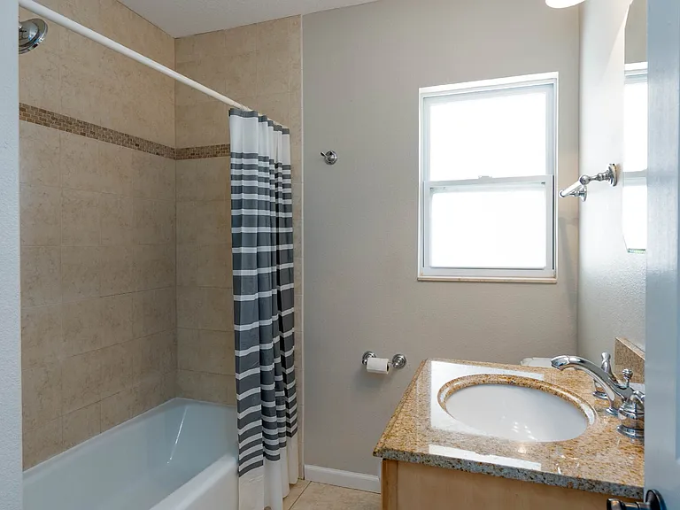 2714 Grand Cayman St — Photo 32