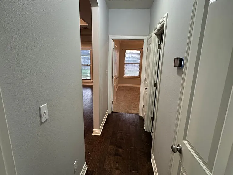 328 N Hampton St — Photo 12