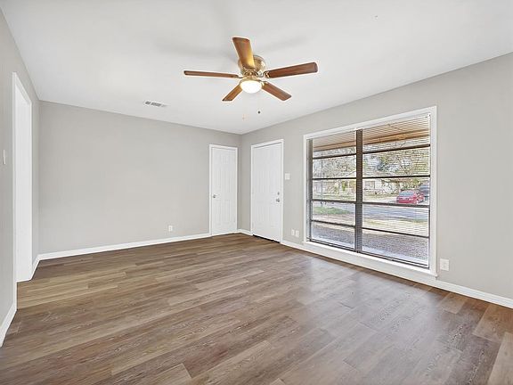 3rd image of 10427 Hollyglen Dr