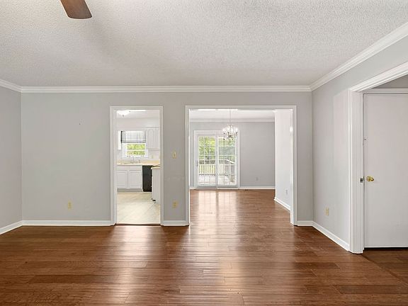 3rd image of 1684 Spring Place Rd