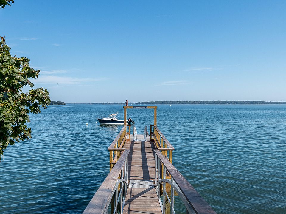 10 Winslow Road, Falmouth, ME 04105 Zillow